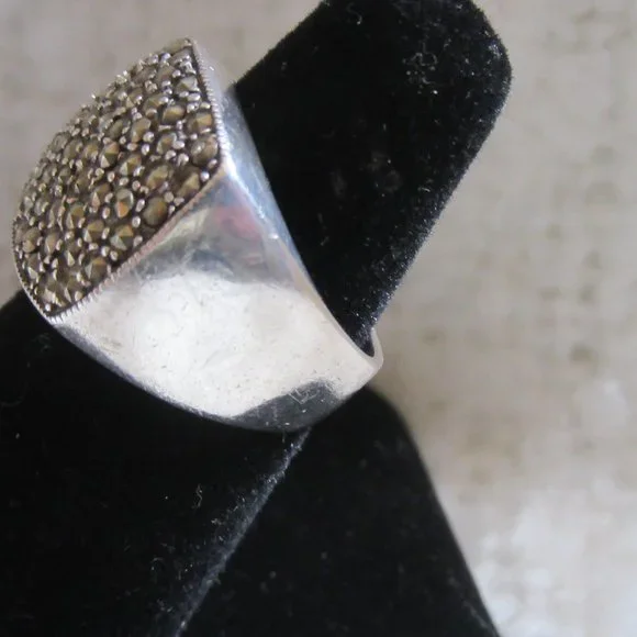 Streamline Signet Style Ring with Pave Black Marcasite Size 6.5 - Picture 2 of 4